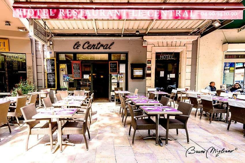 Hotel Restaurant Le Central Chateaurenard Luaran gambar